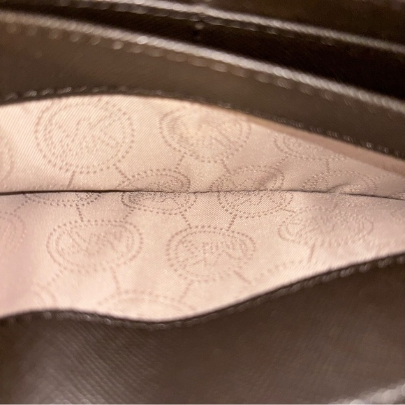 MICHAEL KORS MK Signature Fulton Flap Continental Wallet. - Picture 9 of 14